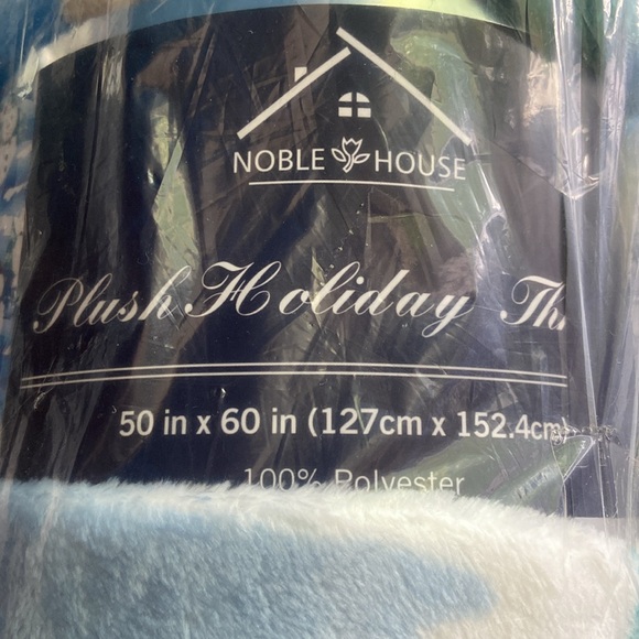 Winter theme blankets 2/$10 - Picture 5 of 5